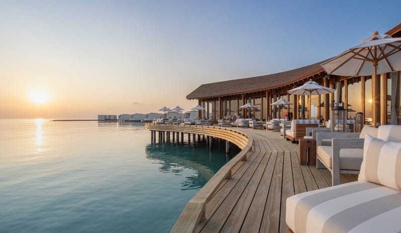 indian-ocean-holidays-maldives-centara-grand-lagoon-maldives-the-club-outdoor-deck